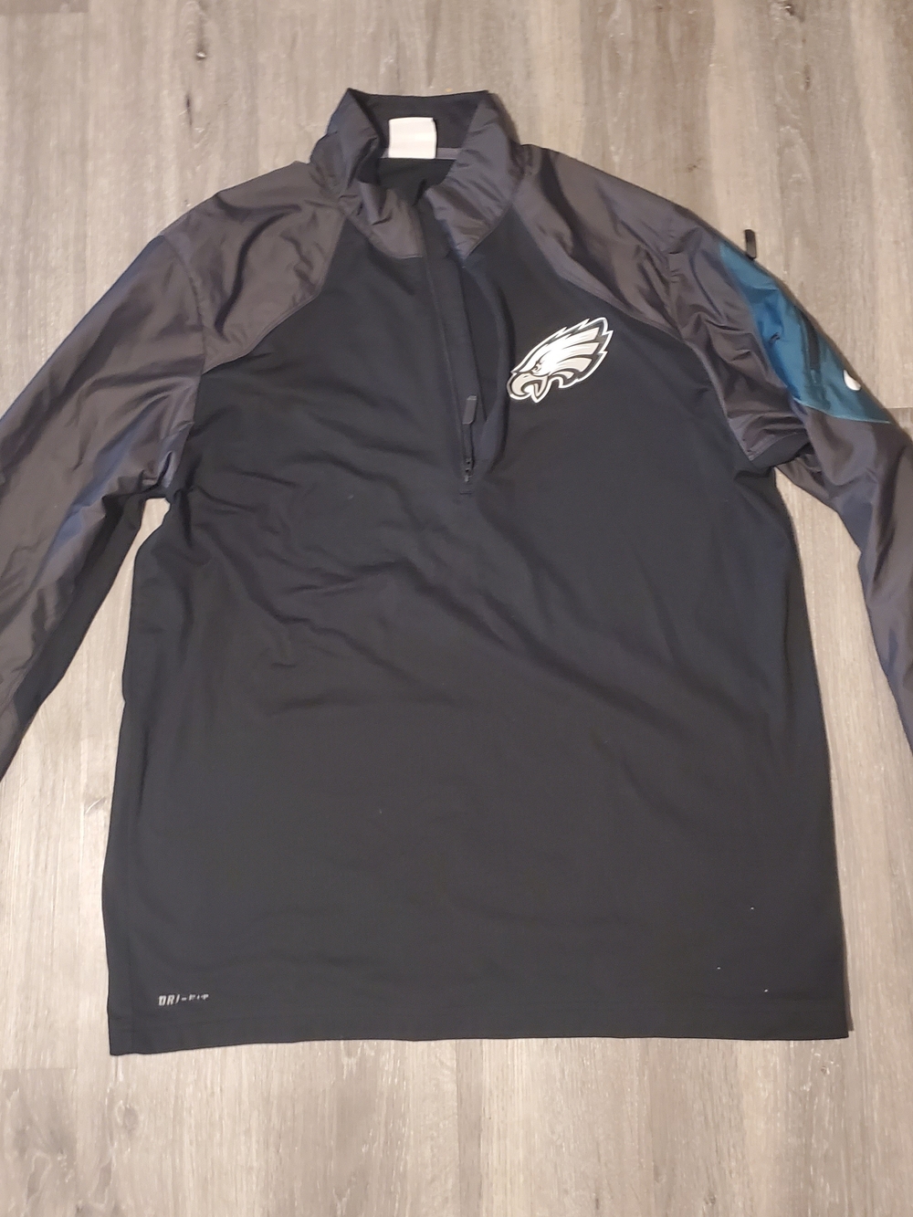 Nike Men’s Black and Gray Philadelphia Eagles Quarter-Zip Dri-fit